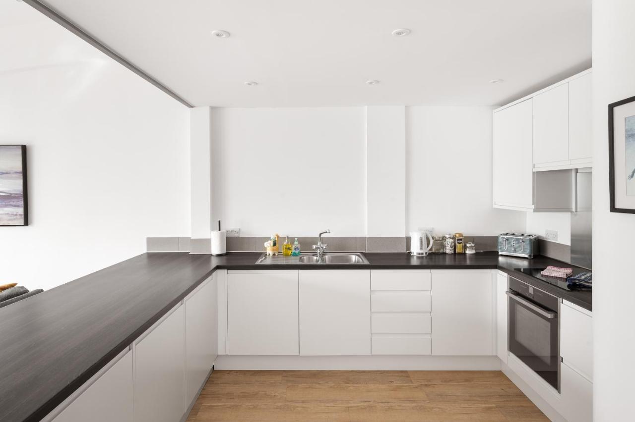 Lancing Beach Apartment. Екстериор снимка
