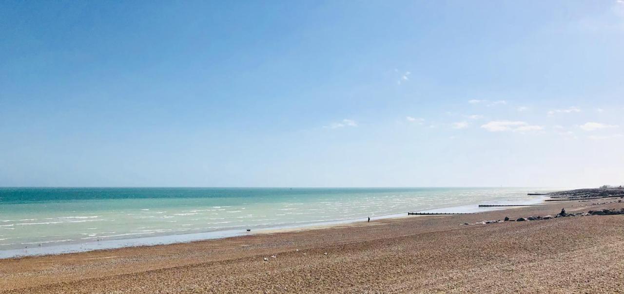 Lancing Beach Apartment. Екстериор снимка